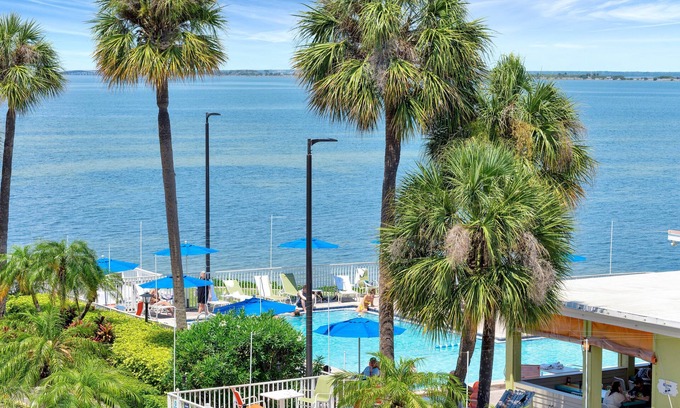 Rocky Point Hotel | Seaside Luxury Oasis with balcony