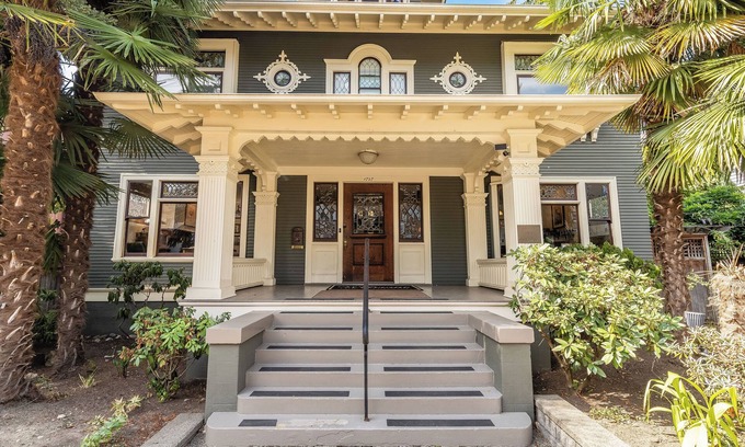 Broadway House | Seattle Gaslight Inn