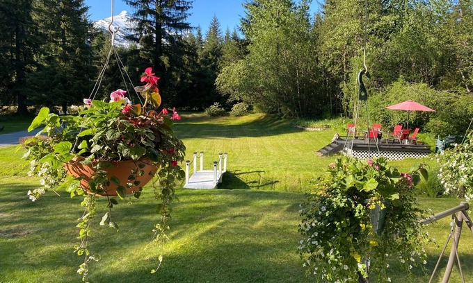 Back Loop House | Secluded and beautiful Mendenhall Valley retreat just 2.8 miles from the glacier