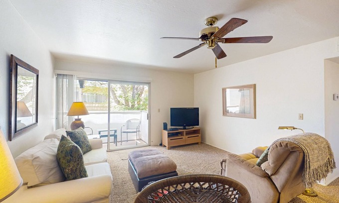 South Scottsdale Condo | Second floor condo w/community pool & laundry room - Close to Old Town