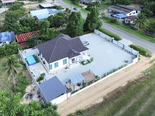 Kampung Gong Lilit House | Senja Homestay besut POOL