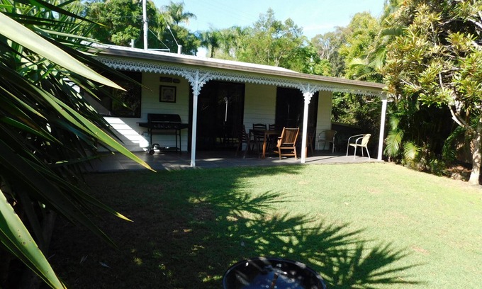 Bli Bli Cottage | Separate Cottage & Cabin pet friendly yards, covered patios, carports .