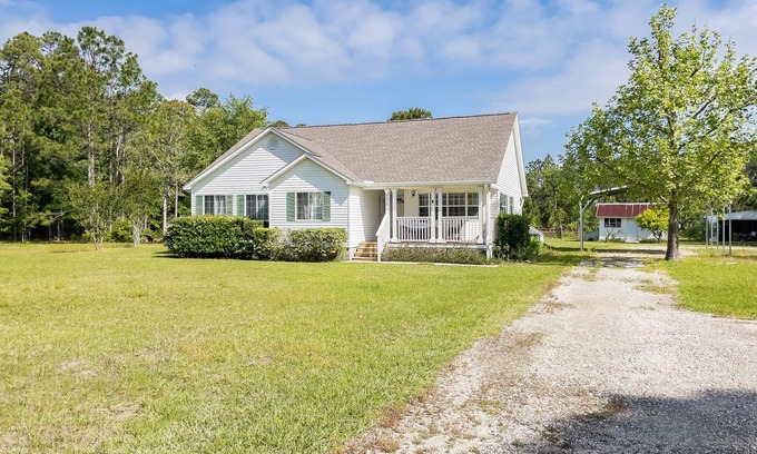 Ono Island Cottage | Serene cottage on 3 acres w pond. 10mins to Perdido Key beaches- no hidden fees.