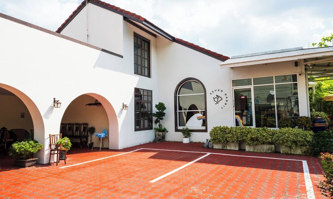 Suan Luang House | Seven Rabbit House