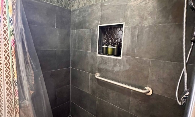 South Central Houston Apartment | Shabby Chic Duplex Tx Medical Center, Rice Village