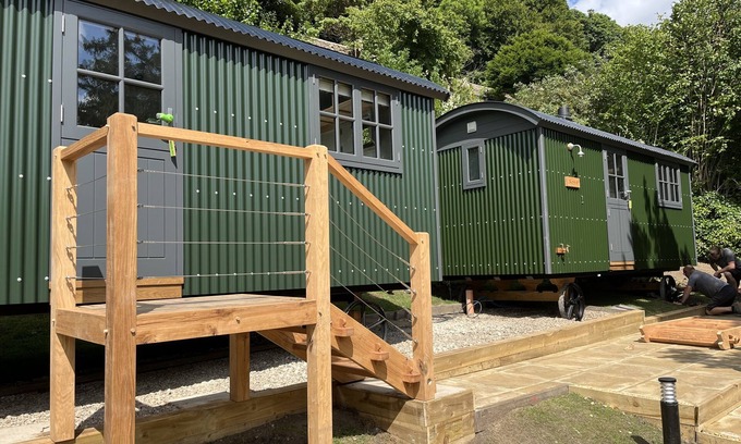 Brimpsfield Apartment | Shepherd Huts a the Butcher’s Arms Sheepscombe