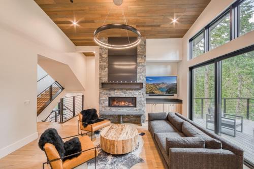 Alpine Meadows House | Shining Creek at Alpine Meadows by Tahoe Getaways - 4 BR w Creek Views, Hot Tub & Ski Shuttle!