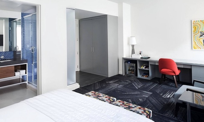 Downtown Minneapolis Hotel | Short Distance From The Well Known Sites! 4 Convenient Units Near Foshay Tower!