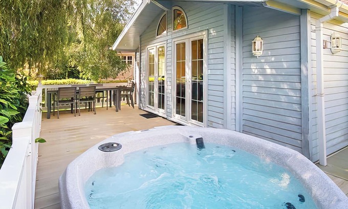 New Forest District Ski Chalet | Signature 4 Plus Lodge