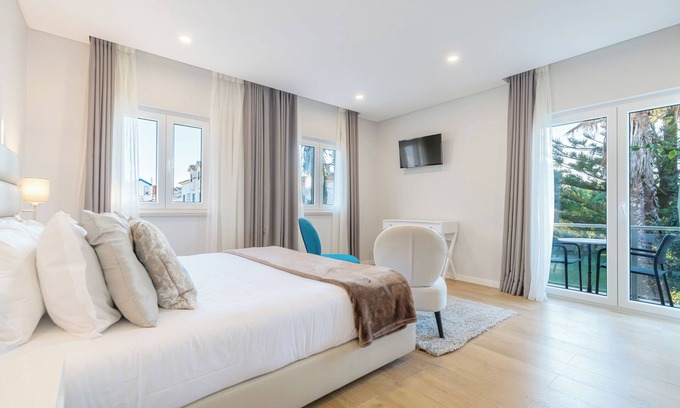 Consolacao Bed & Breakfast | Silver Seahorse Garden Retreat