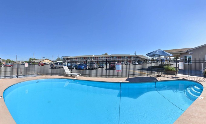 Outlook Hotel | SilverStone Lite