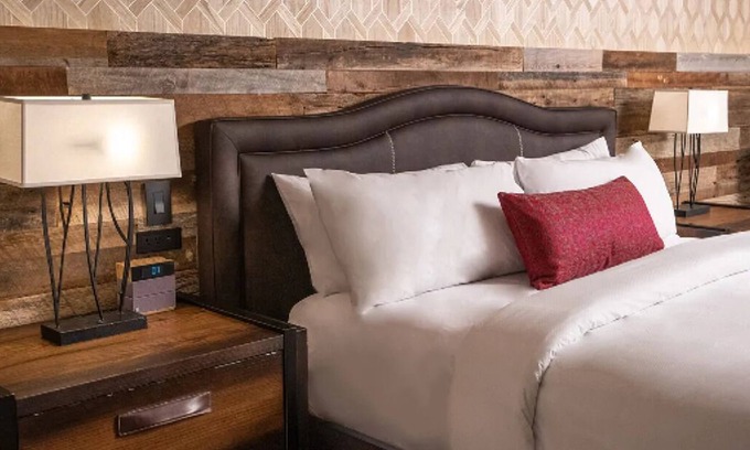 Enterprise Hotel | Silverton Hotel and Casino, Lodge King with EV Charging