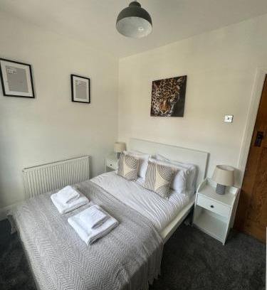 Heaton Apartment | Simonside Apartment - 3 bedrooms