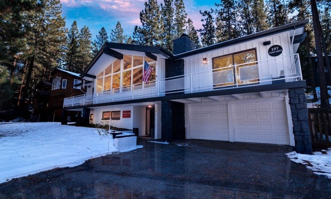 Skyland House | SK107- 5Br, 5Ba Private Hot Tub, Pool Table, Private Comm Beach!