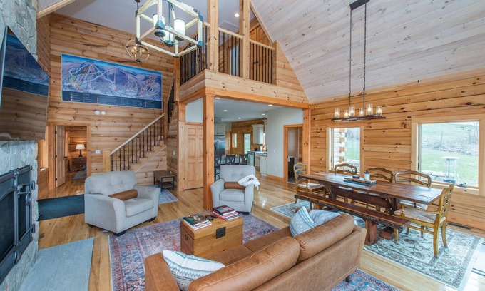Vernon Ski Chalet | Ski House - ON THE SLOPE w/hot tub