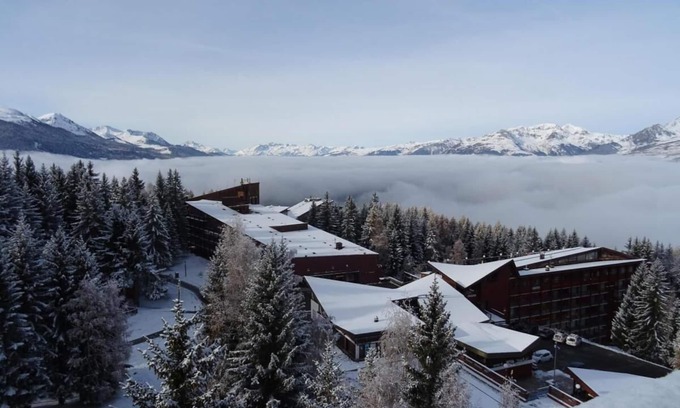 Arc-1800 Apartment | Ski-in/ski-out & foot of the slopes, 11st floor, view ski slopes, balcony, tv, 25m², Les Arcs