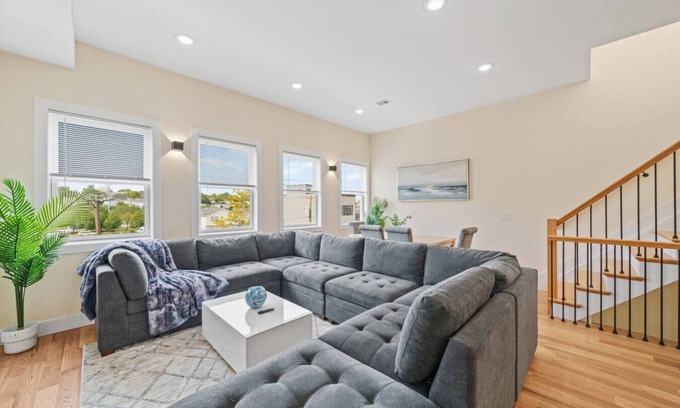 Communipaw Condo | Sky High Retreat near NYC W/Rooftop!
