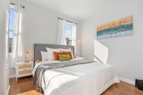 Over-the-Rhine Apartment | Sleep like a King - OTR- Free Light Rail !
