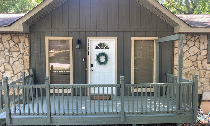 Fortson House | Sleeps 10, 5 Bedroom Home, Peaceful Neighborhood w/Community Pool Access