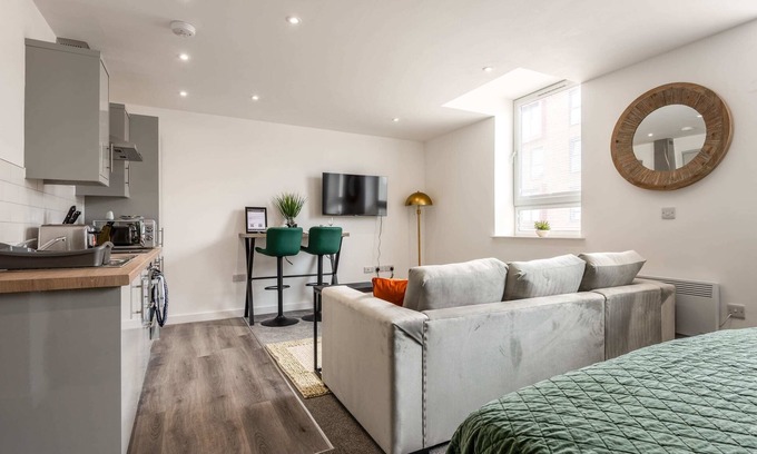Rotherham Apartment | Smart Central Rotherham Studio - Sleeps 4