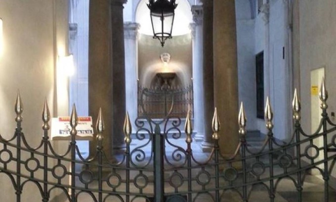 Genoa Historical Centre House | SMITHS & HERREROS (Codie CIN IT010025C2Q2M67QJW)