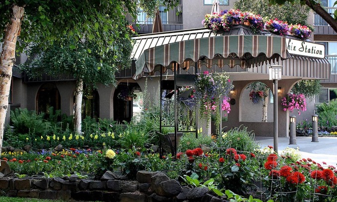 College Hotel | Sophie Station Suites