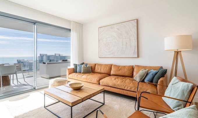 Puerto de la Duquesa Apartment | Sophisticated Two Bed Apartment in Pure South with Sea View