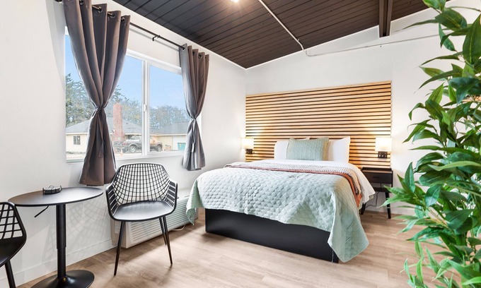 Westport Hotel | South Bay Inn