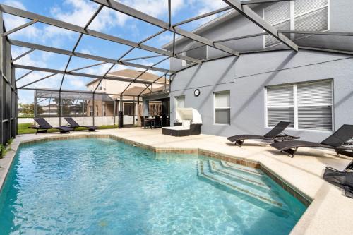 Seasons House | South Facing Pool - Family Friendly - Nr Disney