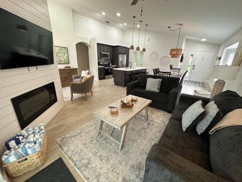Haines City House | South Facing Pool Villa Spa Remodeled Floor to Ceiling Southern Dunes