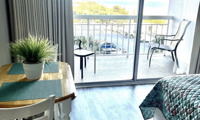 Arcadian Shores Condo | South Hampton 9820