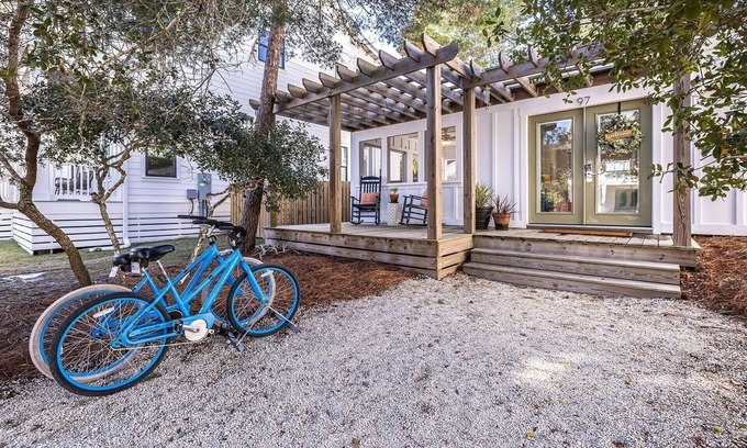 Seagrove Beach Cottage | South of 30A - Walk to Beach - Bikes Included!