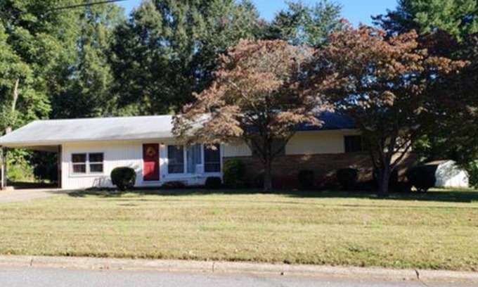 Statesville House | ★★★★★ Southern Comfort Statesville ★★★★★