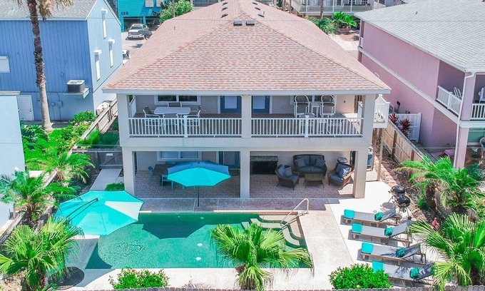 South Padre Island House | Southern Destination: Bask longer, save 10% on stays of 7+ nights!