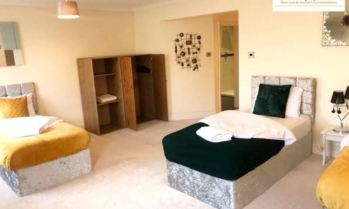 Bedford House | Spacious 3BR Home in Bedford for Big Groups