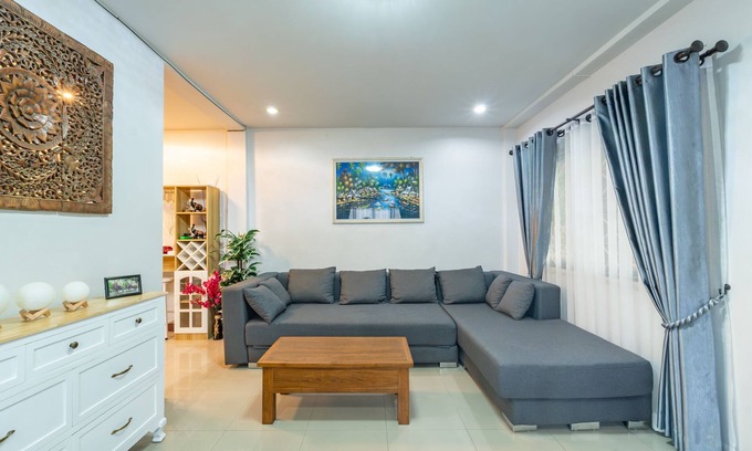 Wua Lai House | Spacious 3BR Private House Near Old City Near Night Bazaar