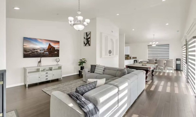 Spring Valley House | Spacious 5-bedroom house in welcoming Spring Valley with AC, WiFi