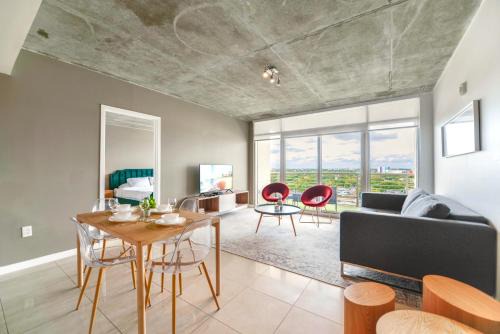 Midtown Apartment | Spacious and Stylish Condo at Midtown w Top Amenities!