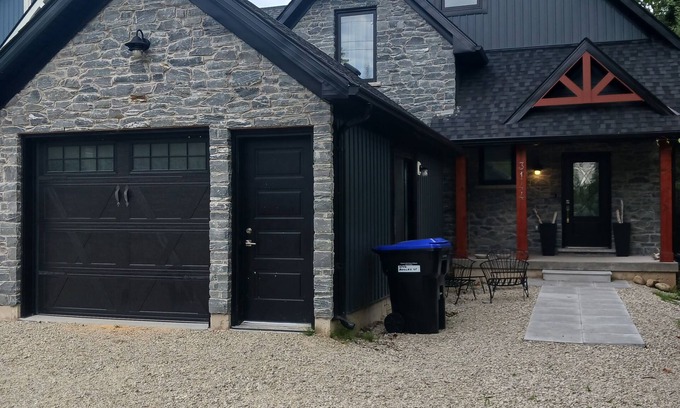 Wasaga Beach Apartment | Spacious Apartment, 4 minute walk to Beach!