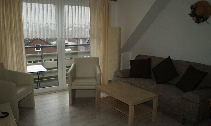 Horumersiel Apartment | spacious apartment, quiet central location, 5 minutes walk to the beach