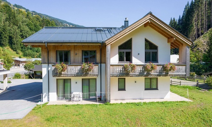Saalbach Ski Chalet | Spacious chalet with sauna