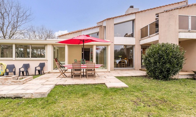 Pornic Cottage | Spacious bright house, enclosed garden, Wi-Fi included