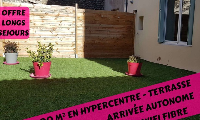 Le Puy-en-Velay Apartment | ★ Spacious ★ City centre ★ Terrace ★ Easy Parking ★ WIFI ★