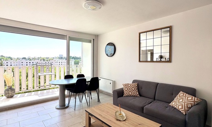 Lemasson Apartment | Spacious, comfortable family apartment near the city center