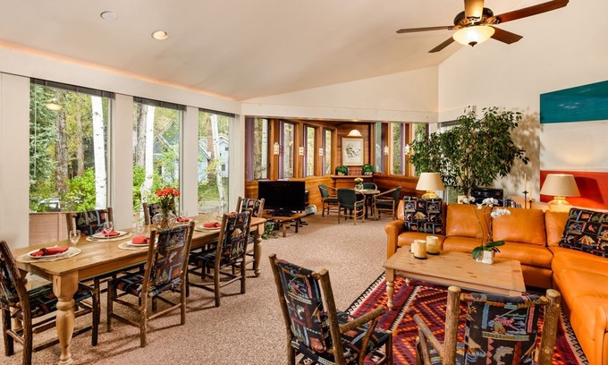 West End House | Spacious home in West End with lovely yard