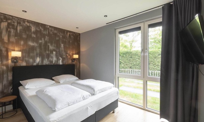 Sint Maartensvlotbrug House | Spacious bunglow with garden