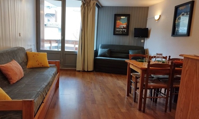 Orcieres-Merlette Apartment | Spacious Studio for 6, Ski-In/Ski-Out, Near Shops & Sports Center in Orcières