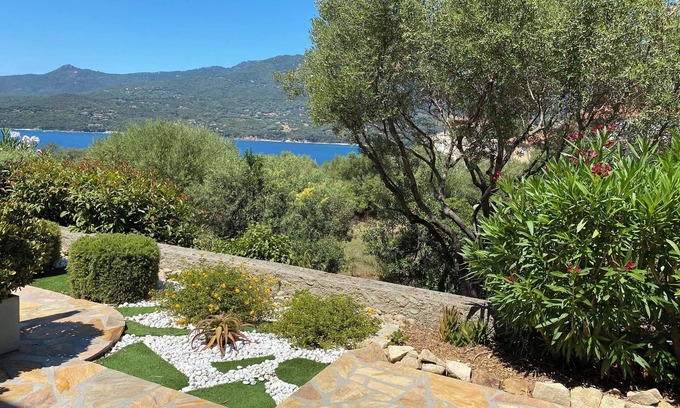 Propriano Apartment | Spacious T3 in villa, quiet, sea view, garden, 8 minutes from the beach and Propriano center