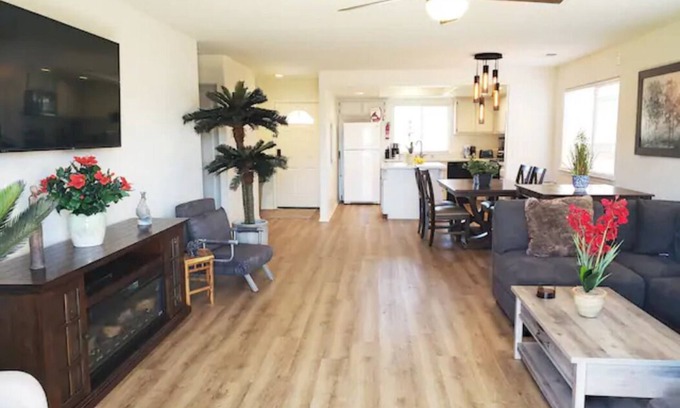 Oceano House | Spacious Whole Residence w/Bikes-Close to Beach!