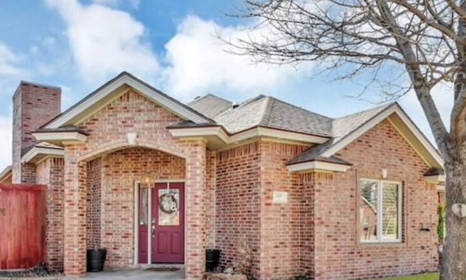 Lubbock House | Spark Getaways: The Kiyo